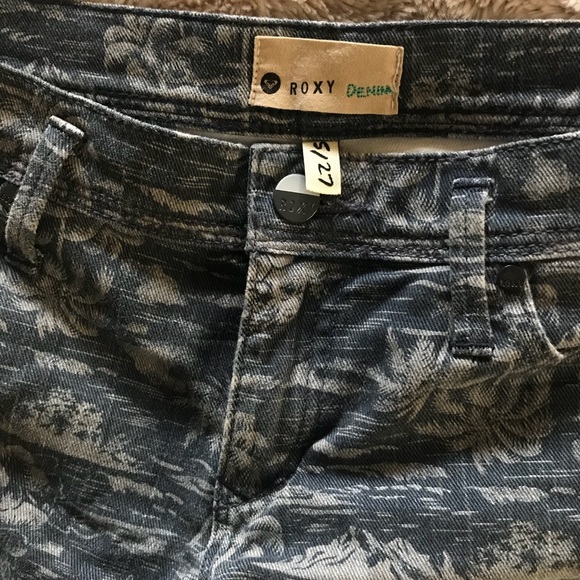Roxy Graphic Denim Shorts - Picture 2 of 3